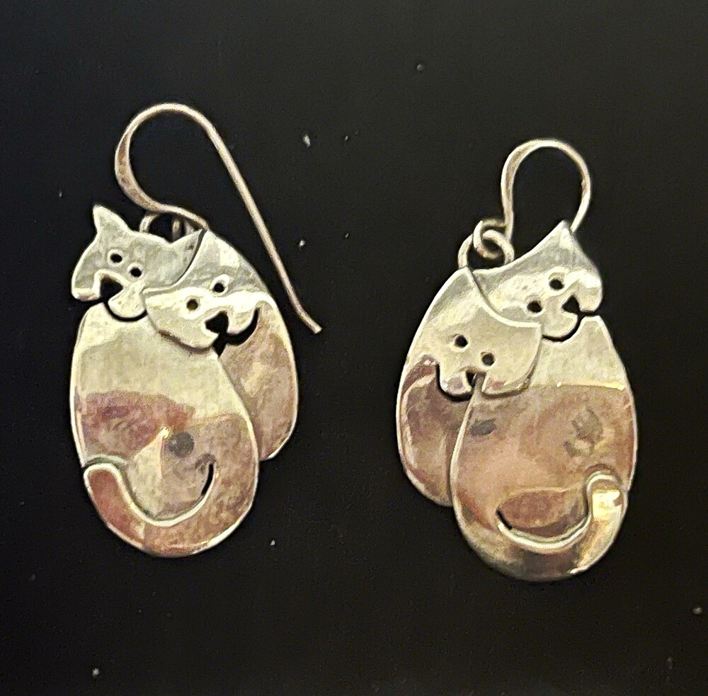 SIGNED 925 STERLING SILVER CAT DANGLE DROP HOOK EARRINGS. Cute !